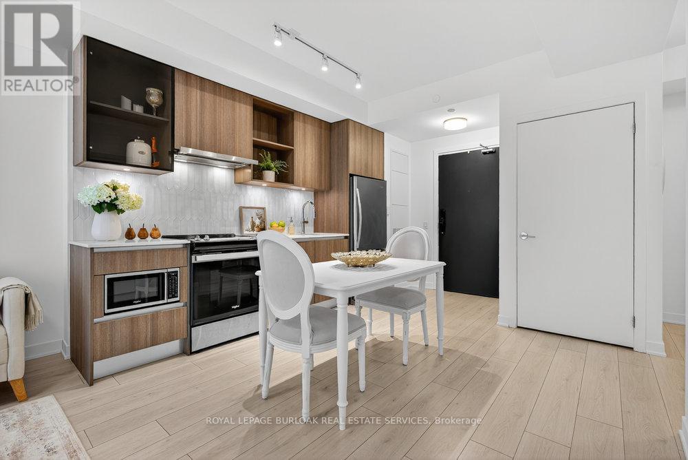 418 - 405 Dundas Street W, Oakville, Ontario  L6M 4M2 - Photo 9 - W12585560