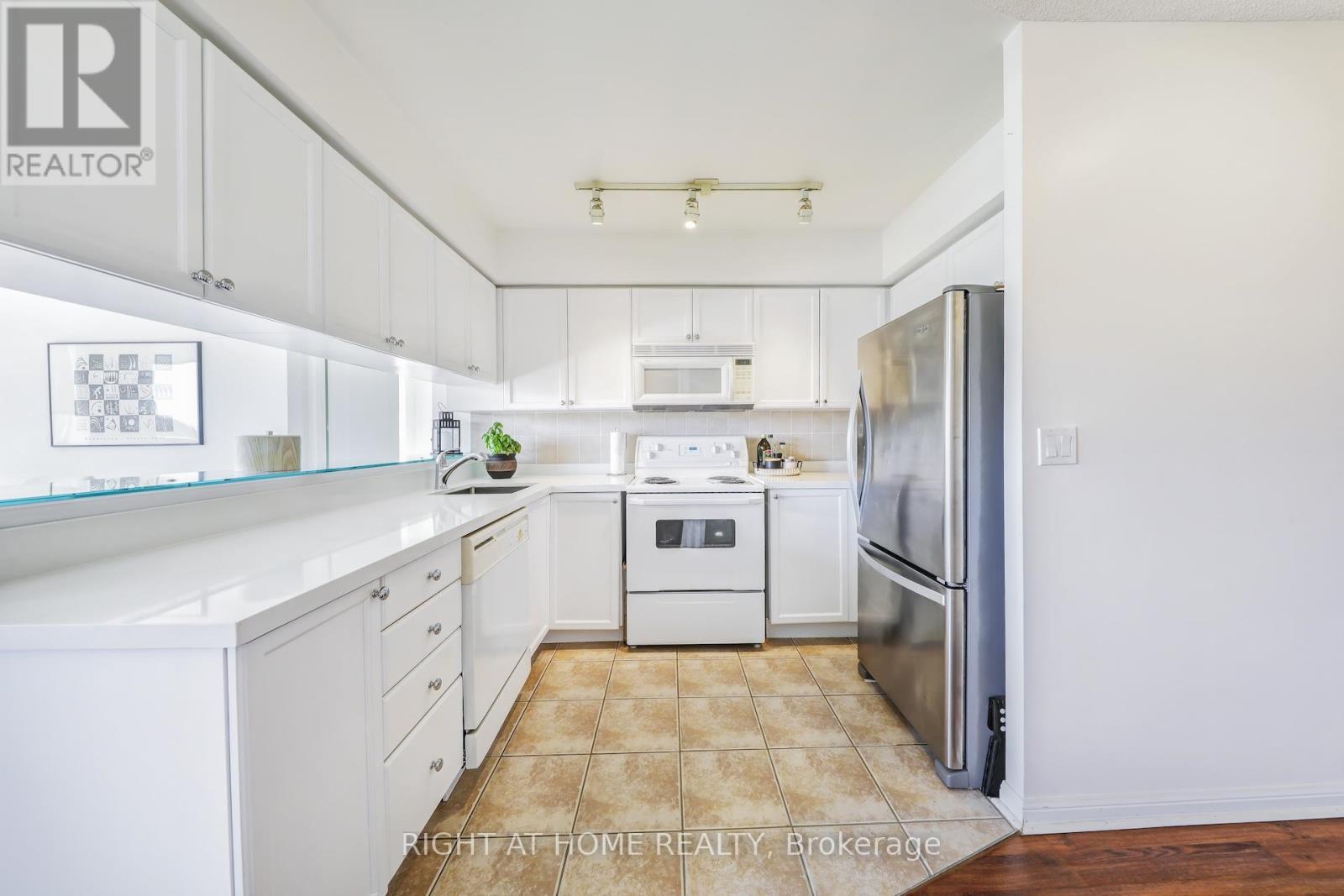 502 - 1140 Parkwest Place, Mississauga, Ontario  L5E 3K9 - Photo 16 - W12585602