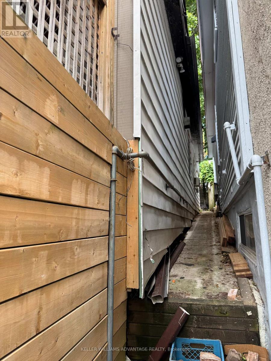 587 Craven Road, Toronto, Ontario  M4L 2Z6 - Photo 12 - E12527900