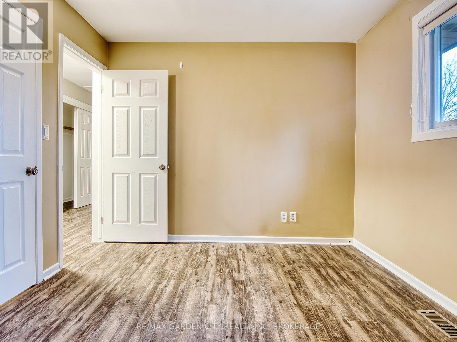 15 Black Friars Road, St. Catharines, Ontario  L2N 2M8 - Photo 16 - X12585608