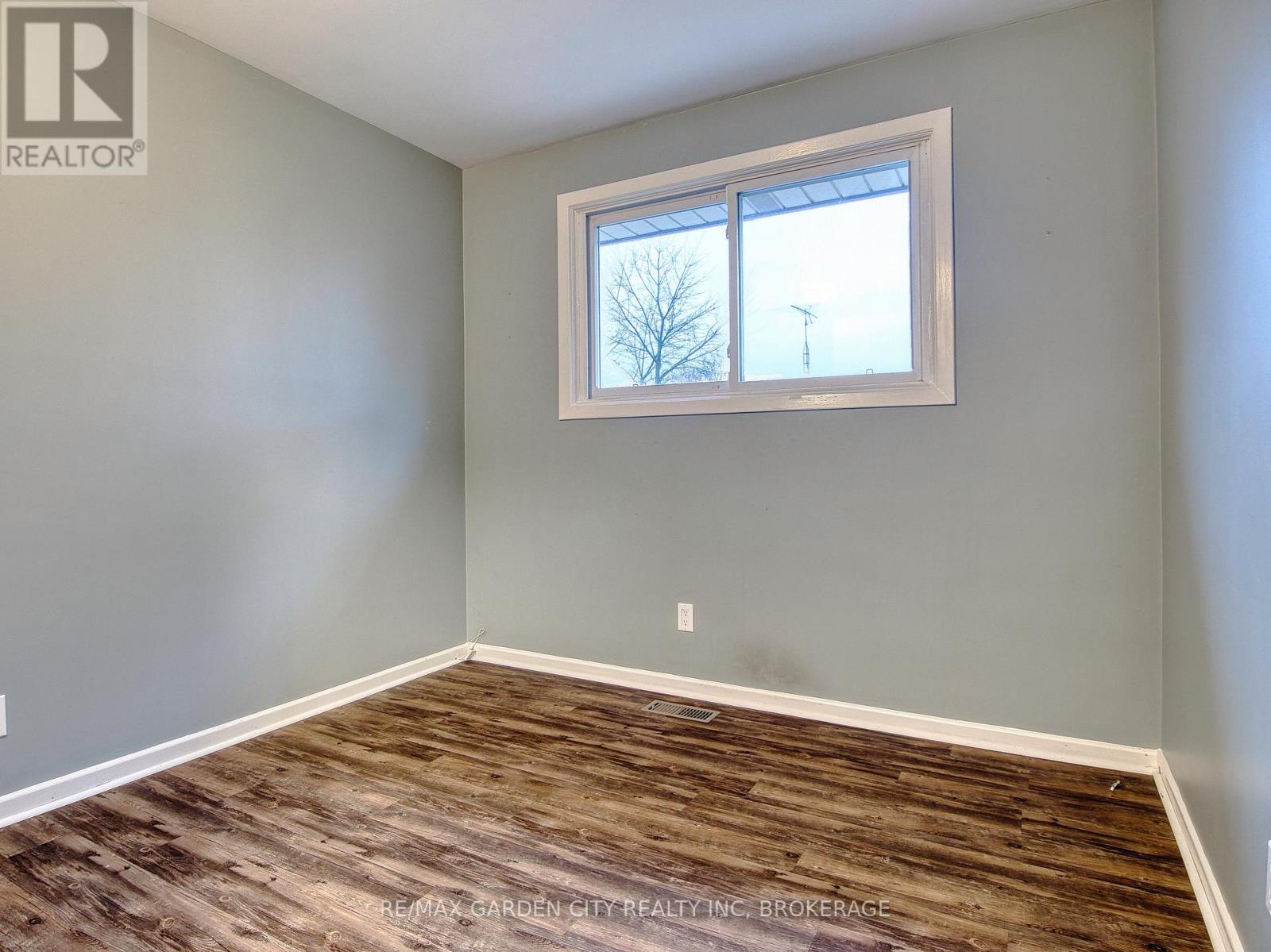 15 Black Friars Road, St. Catharines, Ontario  L2N 2M8 - Photo 20 - X12585608