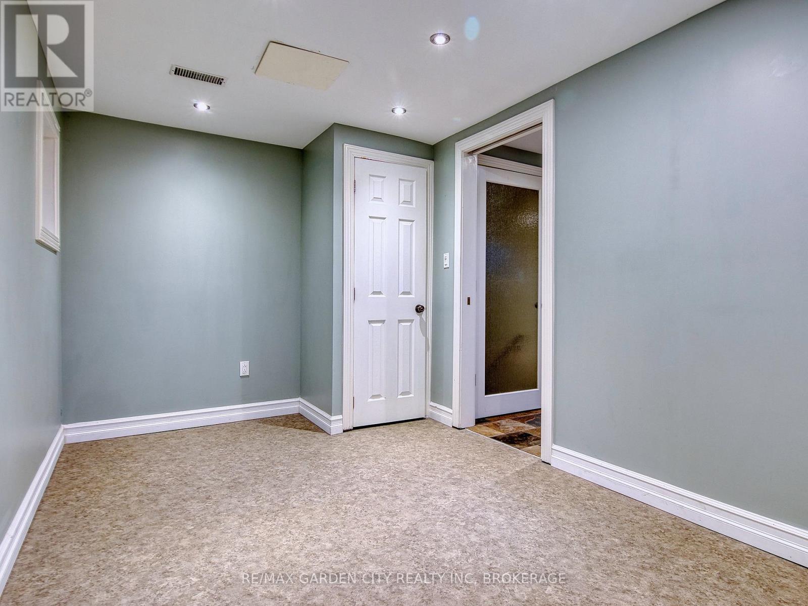 15 Black Friars Road, St. Catharines, Ontario  L2N 2M8 - Photo 26 - X12585608