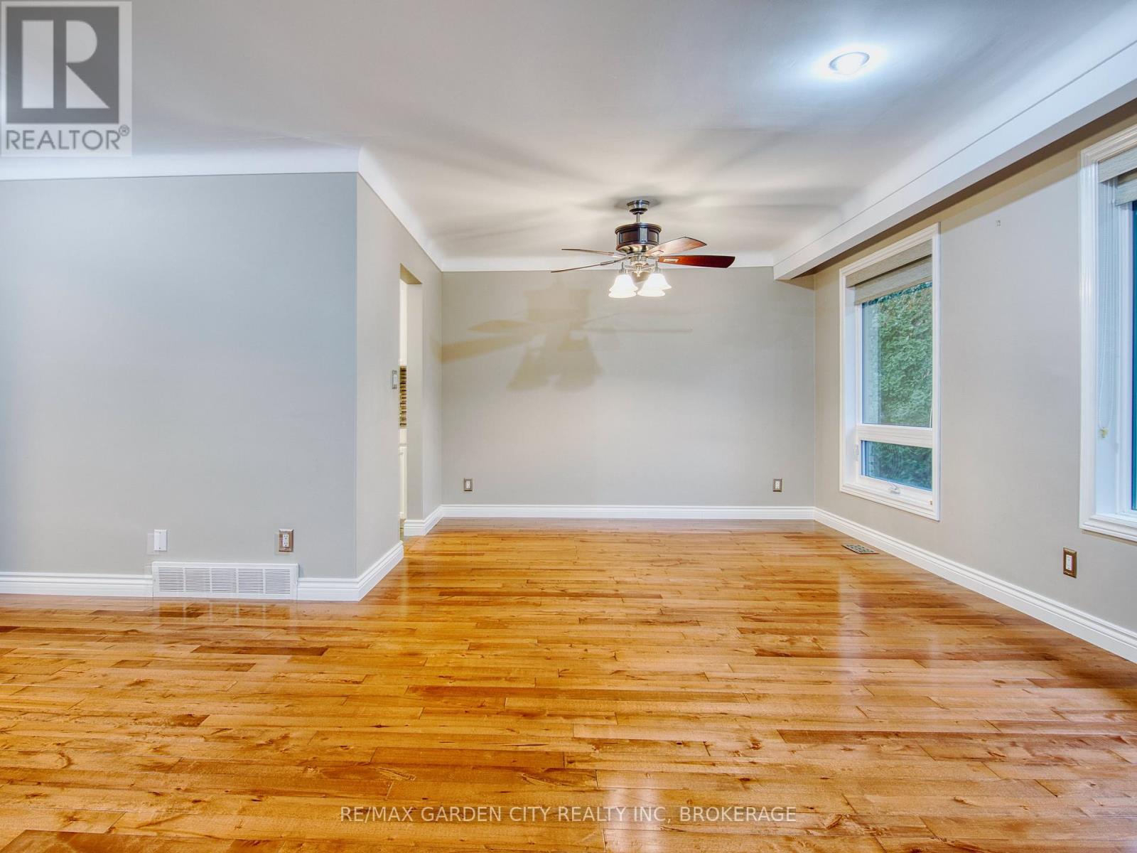 15 Black Friars Road, St. Catharines, Ontario  L2N 2M8 - Photo 7 - X12585608