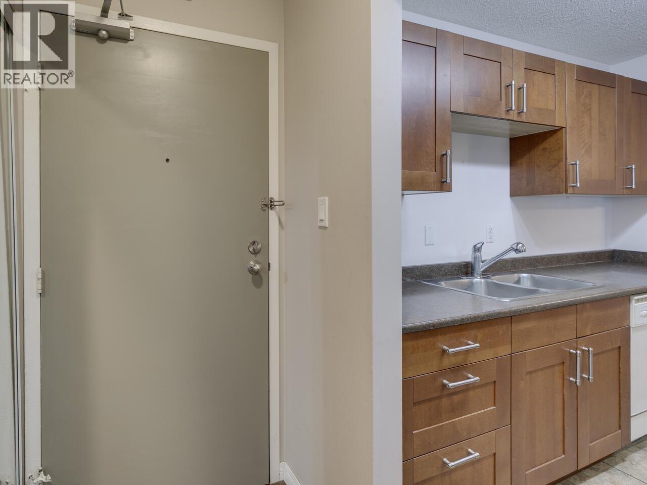 208 275 W 2nd Street, North Vancouver, British Columbia  V7M 1C9 - Photo 3 - R3070851