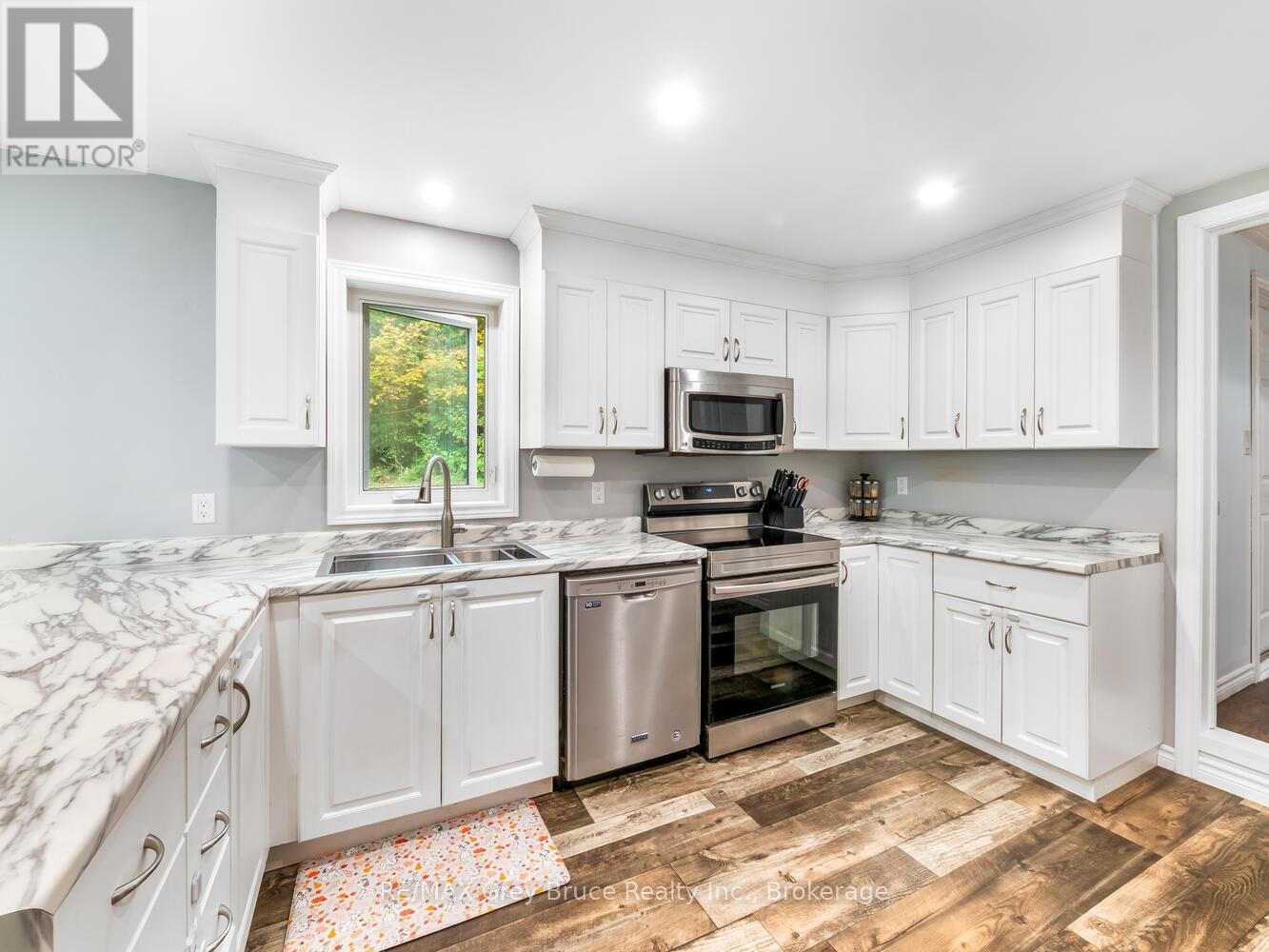 217 Kings Crescent, South Bruce Peninsula, Ontario  N0H 2T0 - Photo 9 - X12585626