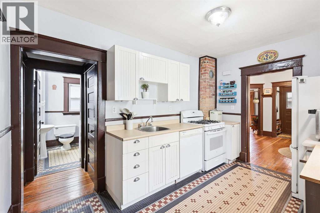 216 9 Street Ne, Calgary, Alberta  T2E 4K1 - Photo 7 - A2267824