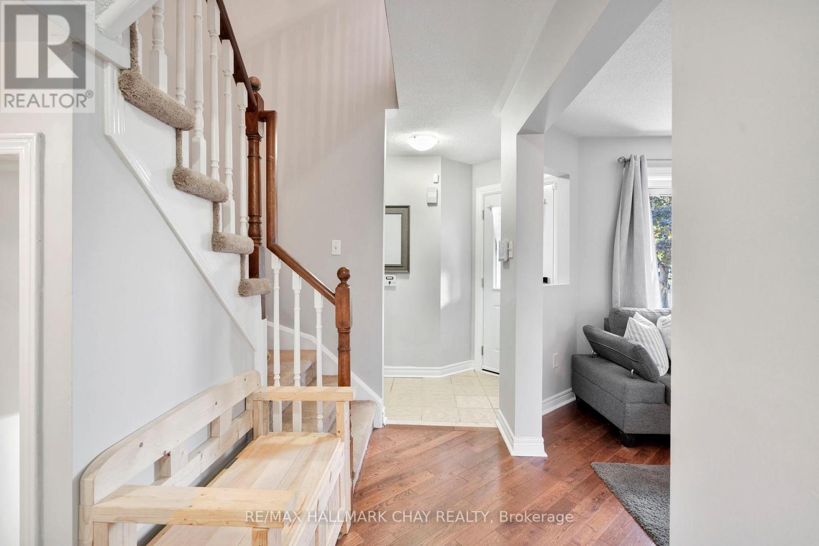 104 Pickett Crescent, Barrie, Ontario  L4N 8B9 - Photo 4 - S12581224