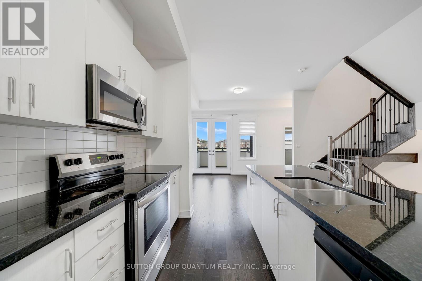 1401 Clarriage Court, Milton, Ontario  L9E 1L6 - Photo 7 - W12545904