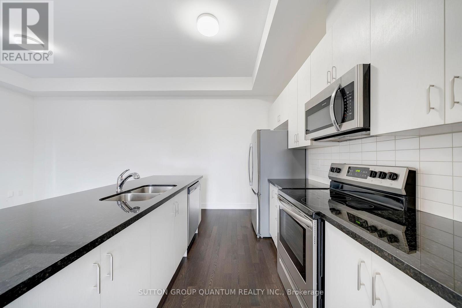 1401 Clarriage Court, Milton, Ontario  L9E 1L6 - Photo 6 - W12545904