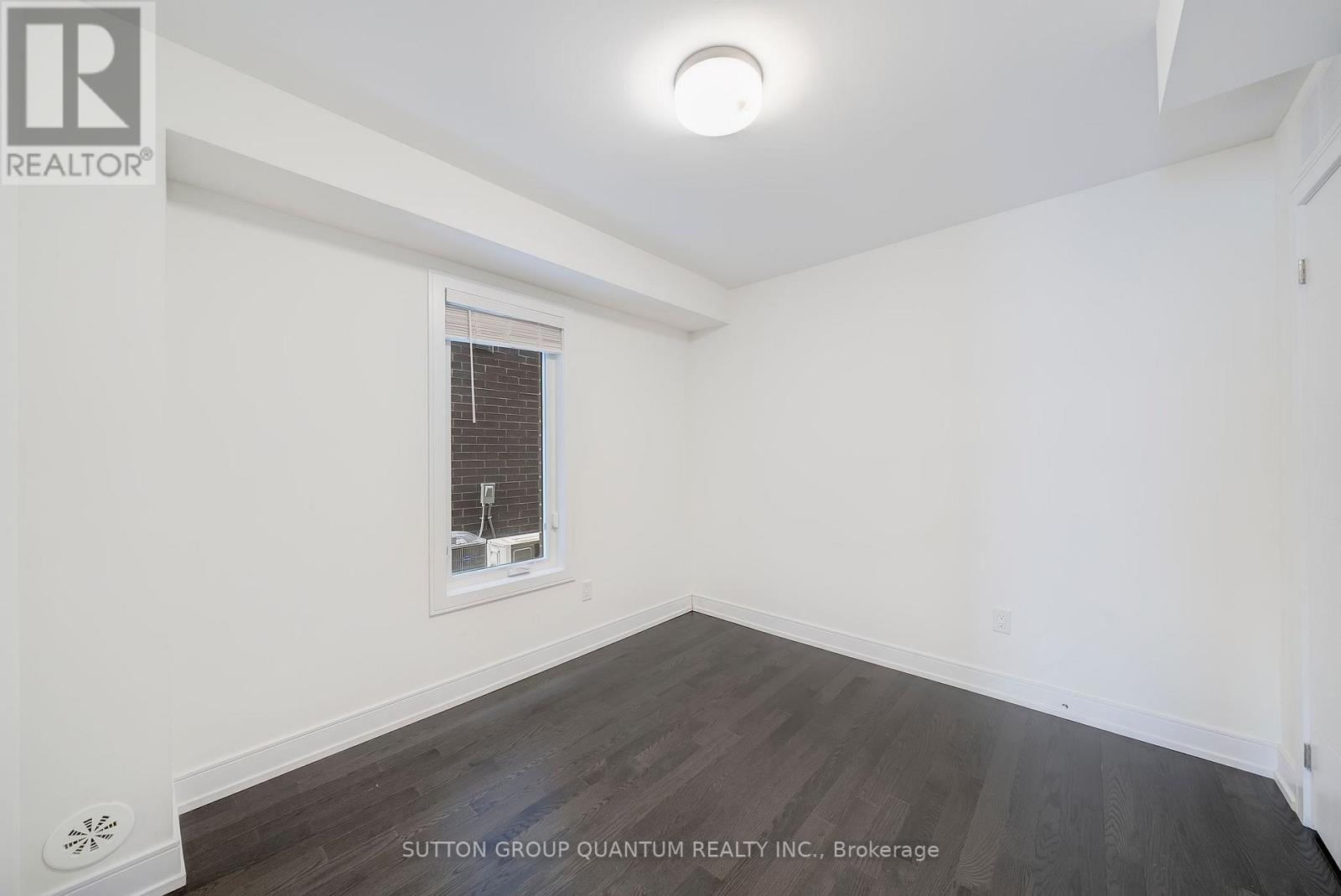 1401 Clarriage Court, Milton, Ontario  L9E 1L6 - Photo 4 - W12545904