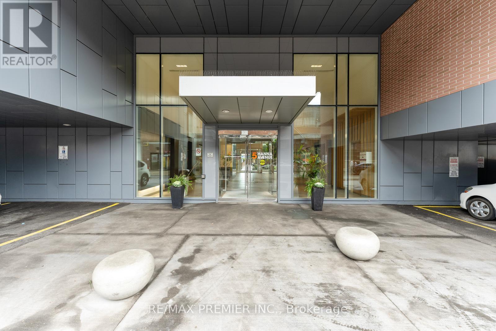 301 - 5 Hanna Avenue, Toronto, Ontario  M6K 1W8 - Photo 3 - C12585722