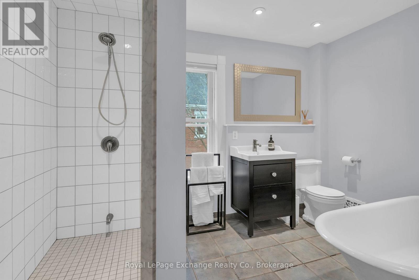 412 Main Street W, King (Schomberg), Ontario  L0G 1T0 - Photo 39 - N12585904