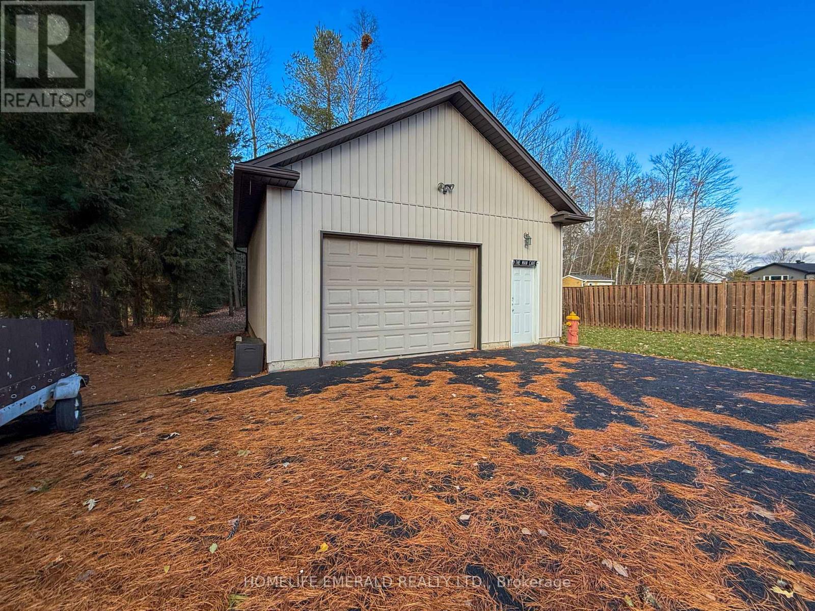 17 Tree Top Street, Essa, Ontario  L0M 1B2 - Photo 38 - N12585604