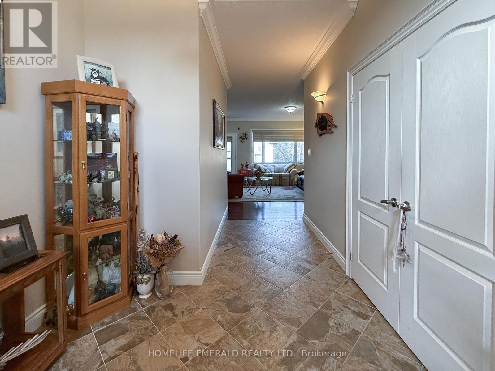 17 Tree Top Street, Essa, Ontario  L0M 1B2 - Photo 6 - N12585604