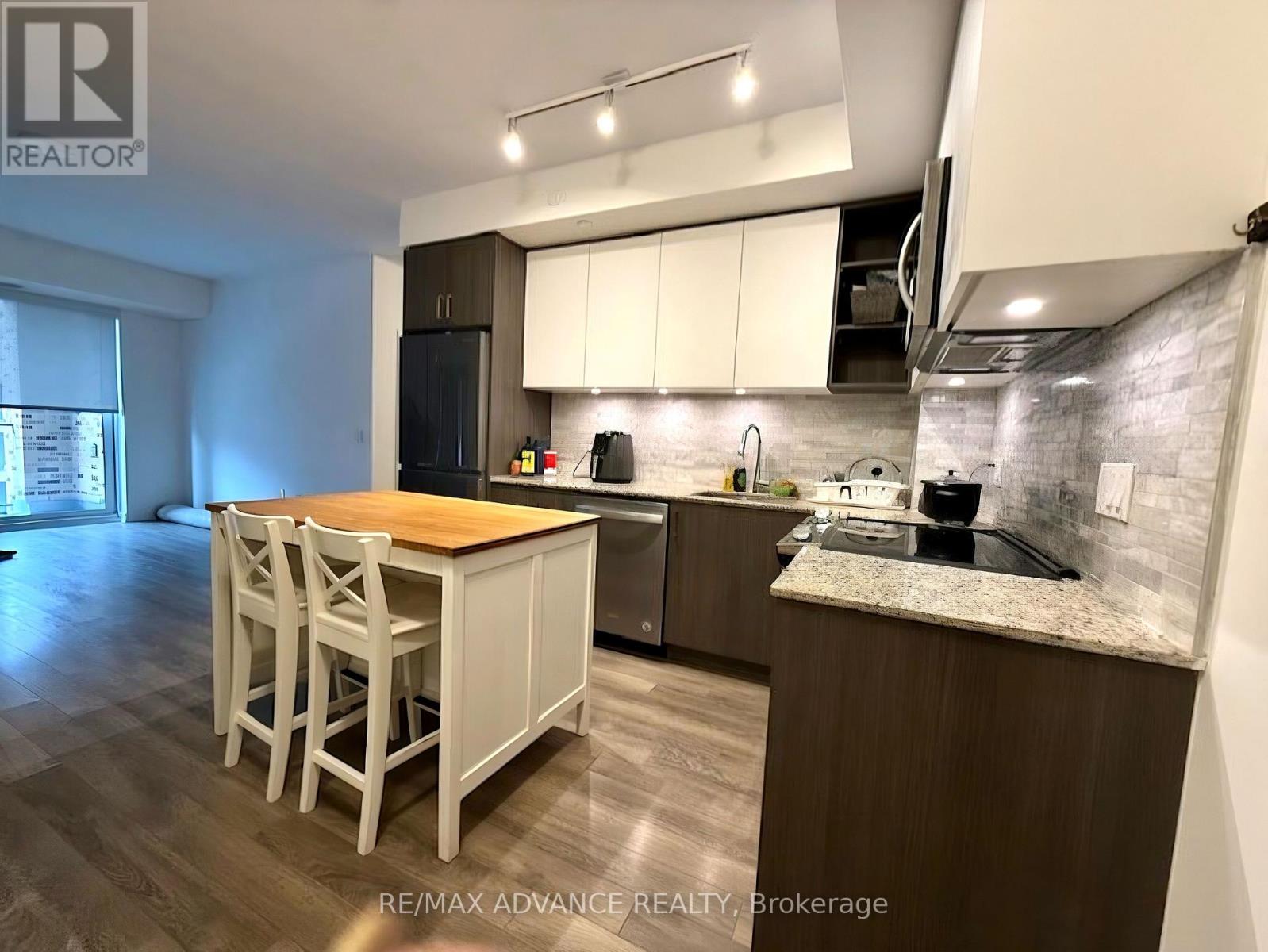 616 - 100 Eagle Rock Way, Vaughan, Ontario  L6A 5B9 - Photo 5 - N12585708