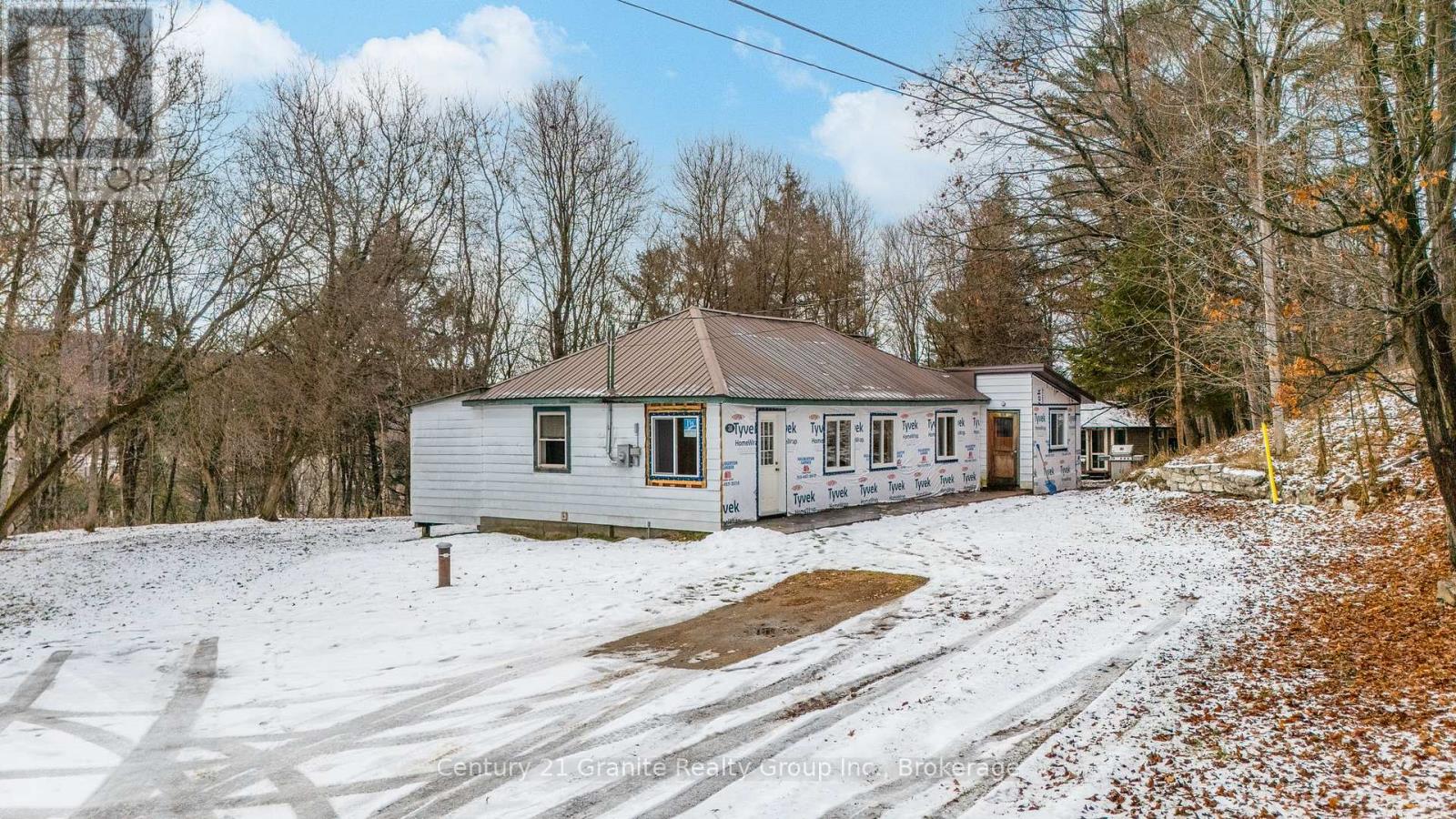 38 Lakeview Street, Dysart Et Al, Ontario  K0M 1S0 - Photo 1 - X12585728