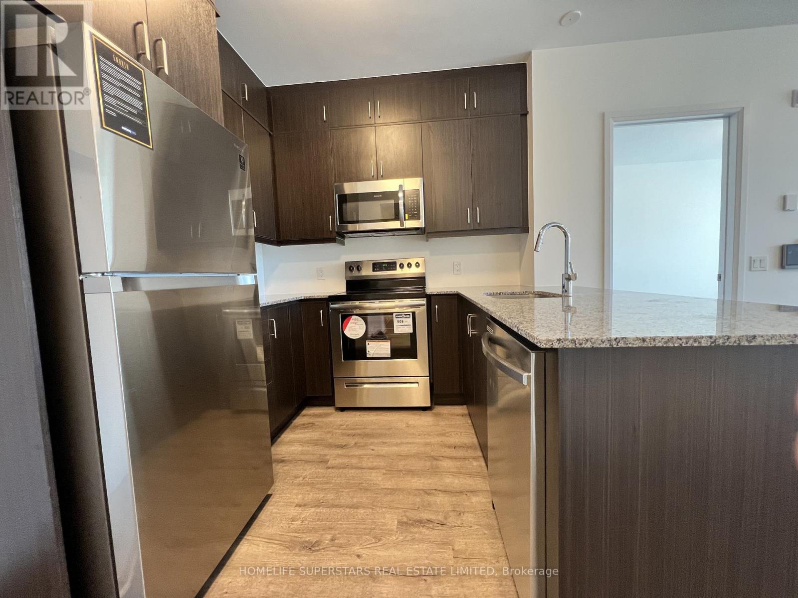 204 - 95 Dundas Street W, Oakville, Ontario L6M 5N4 - Photo 10 - W12521908