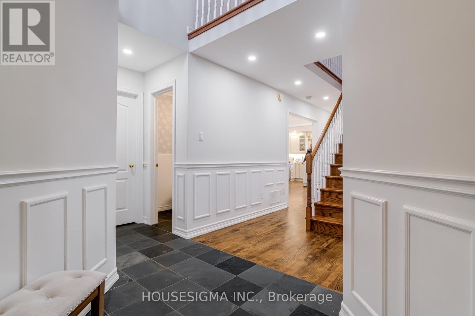 1475 Ravensmoor Crescent, Mississauga, Ontario  L5M 3L4 - Photo 4 - W12581992