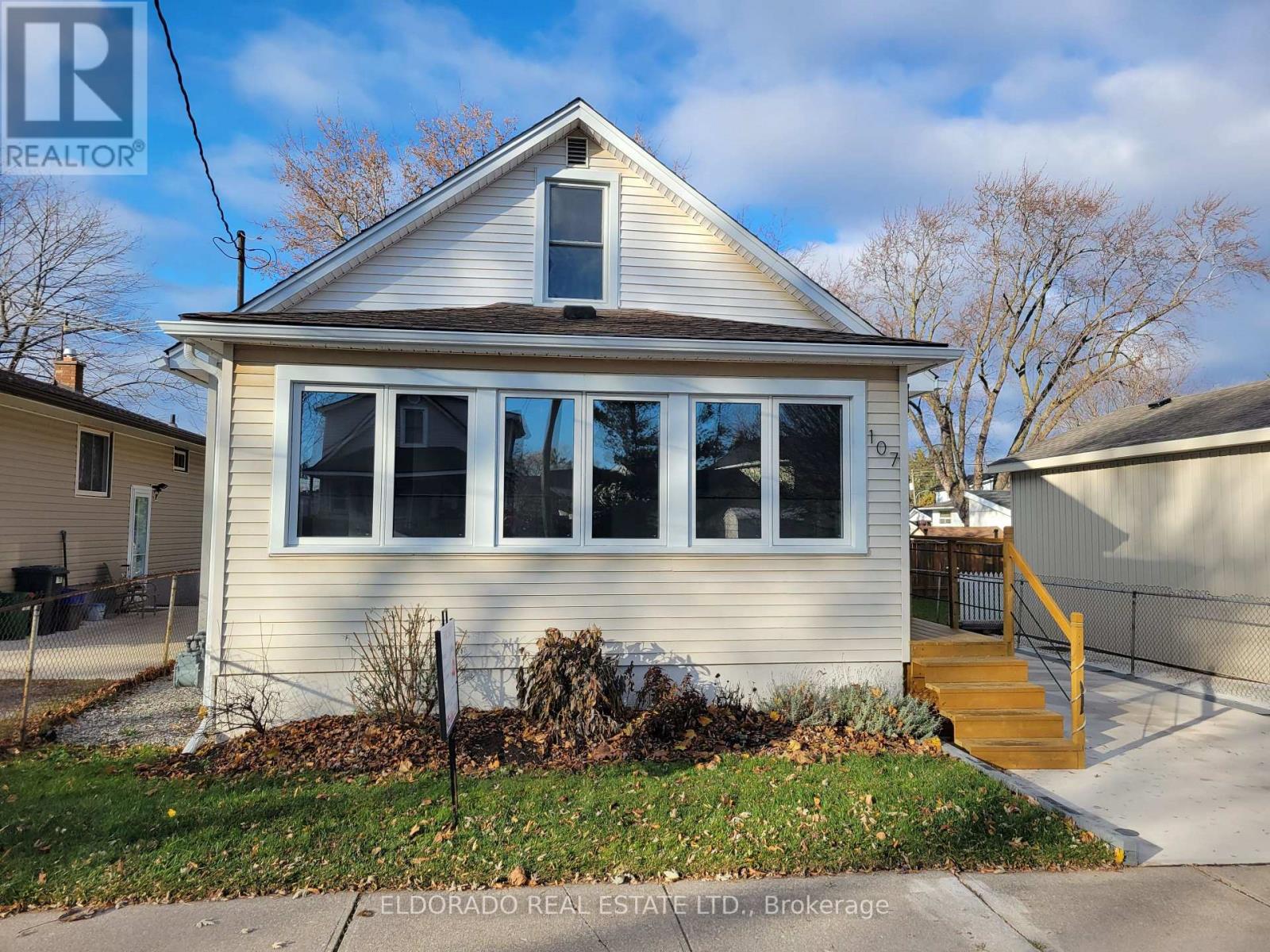 107 Mackan Street, Thorold, Ontario  L2V 1G5 - Photo 3 - X12585590