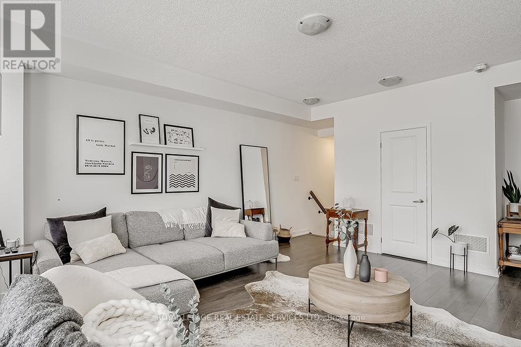 218 Huguenot Road, Oakville, Ontario  L6H 0L6 - Photo 10 - W12585648