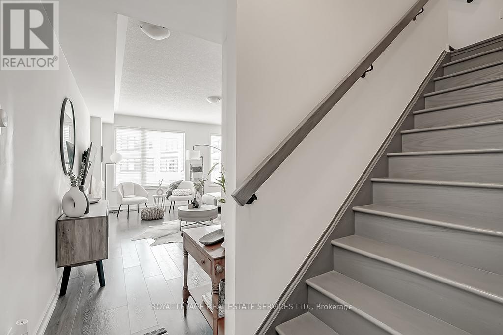 218 Huguenot Road, Oakville, Ontario  L6H 0L6 - Photo 13 - W12585648