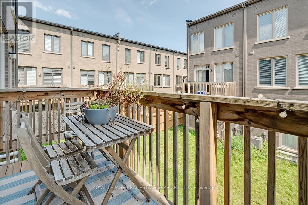 218 Huguenot Road, Oakville, Ontario  L6H 0L6 - Photo 24 - W12585648