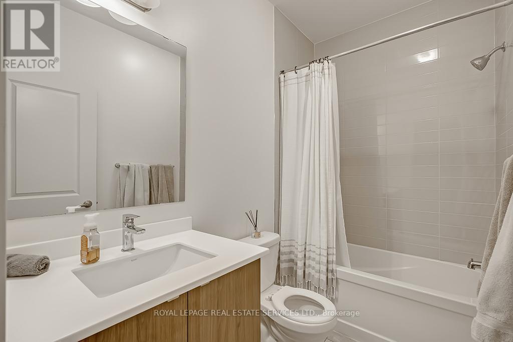 218 Huguenot Road, Oakville, Ontario  L6H 0L6 - Photo 31 - W12585648