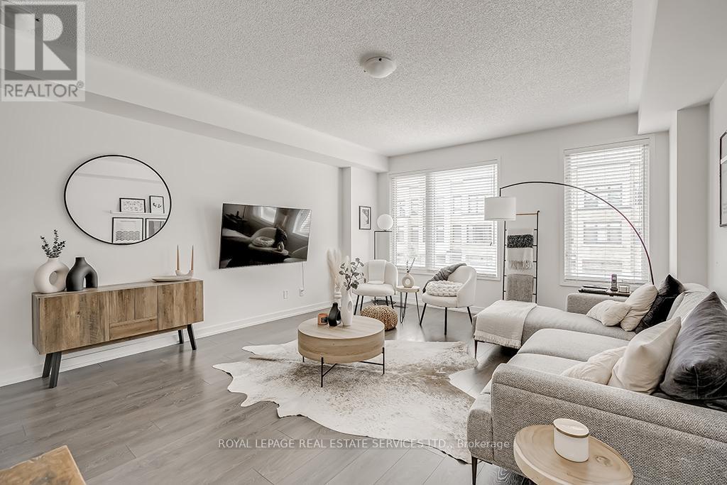 218 Huguenot Road, Oakville, Ontario  L6H 0L6 - Photo 8 - W12585648