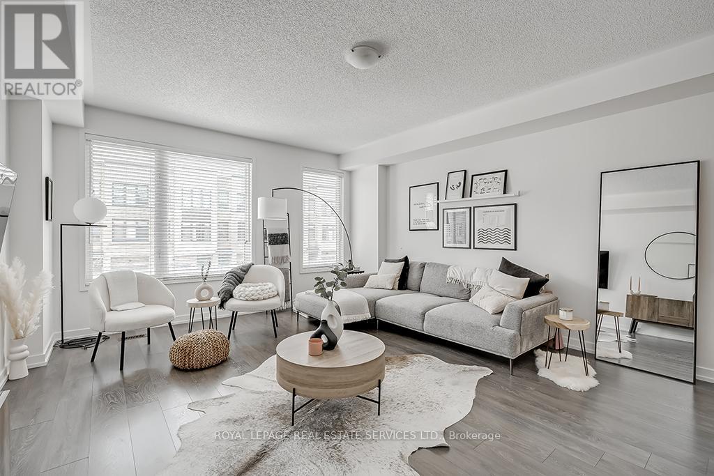 218 Huguenot Road, Oakville, Ontario  L6H 0L6 - Photo 9 - W12585648