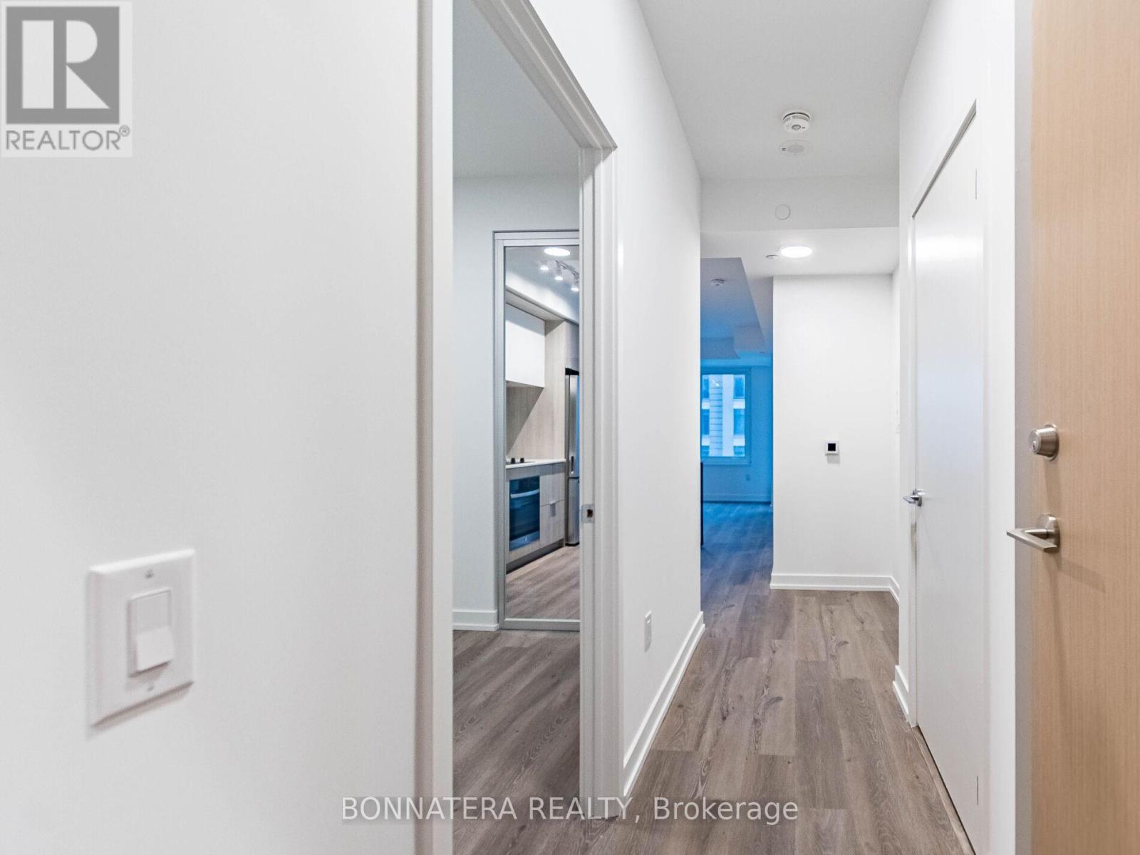 2307 - 395 Square One Drive, Mississauga, Ontario  L5B 0P6 - Photo 12 - W12585688