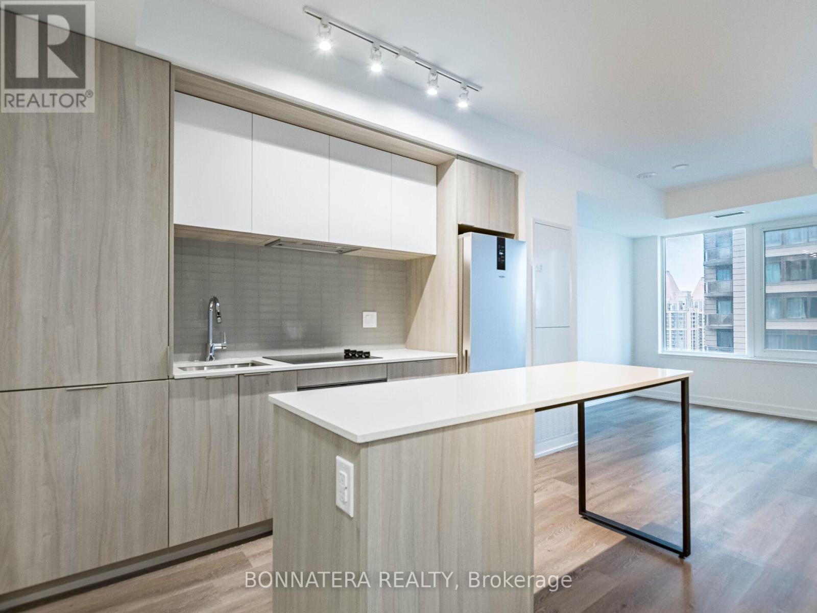 2307 - 395 Square One Drive, Mississauga, Ontario  L5B 0P6 - Photo 15 - W12585688