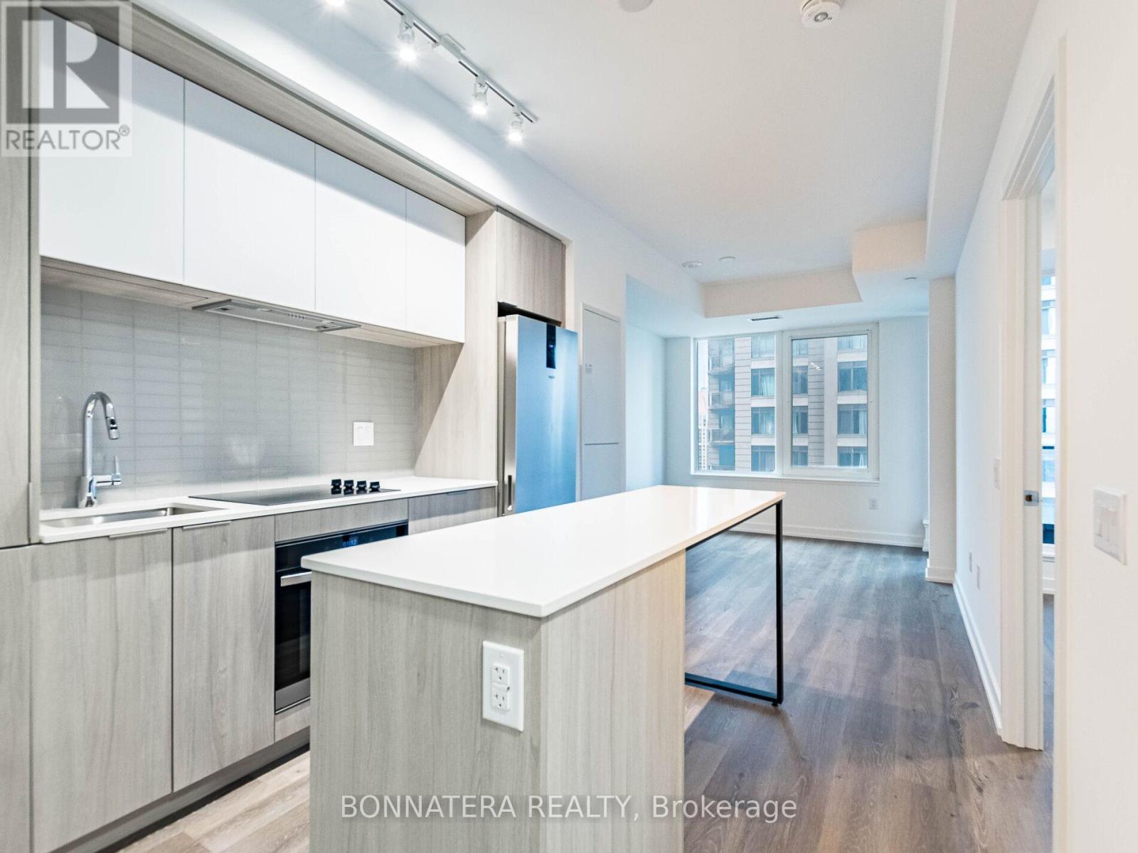 2307 - 395 Square One Drive, Mississauga, Ontario  L5B 0P6 - Photo 16 - W12585688