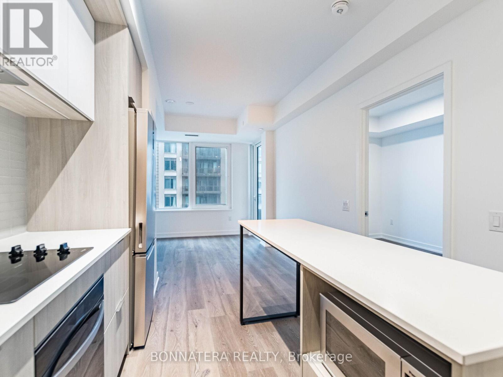 2307 - 395 Square One Drive, Mississauga, Ontario  L5B 0P6 - Photo 18 - W12585688