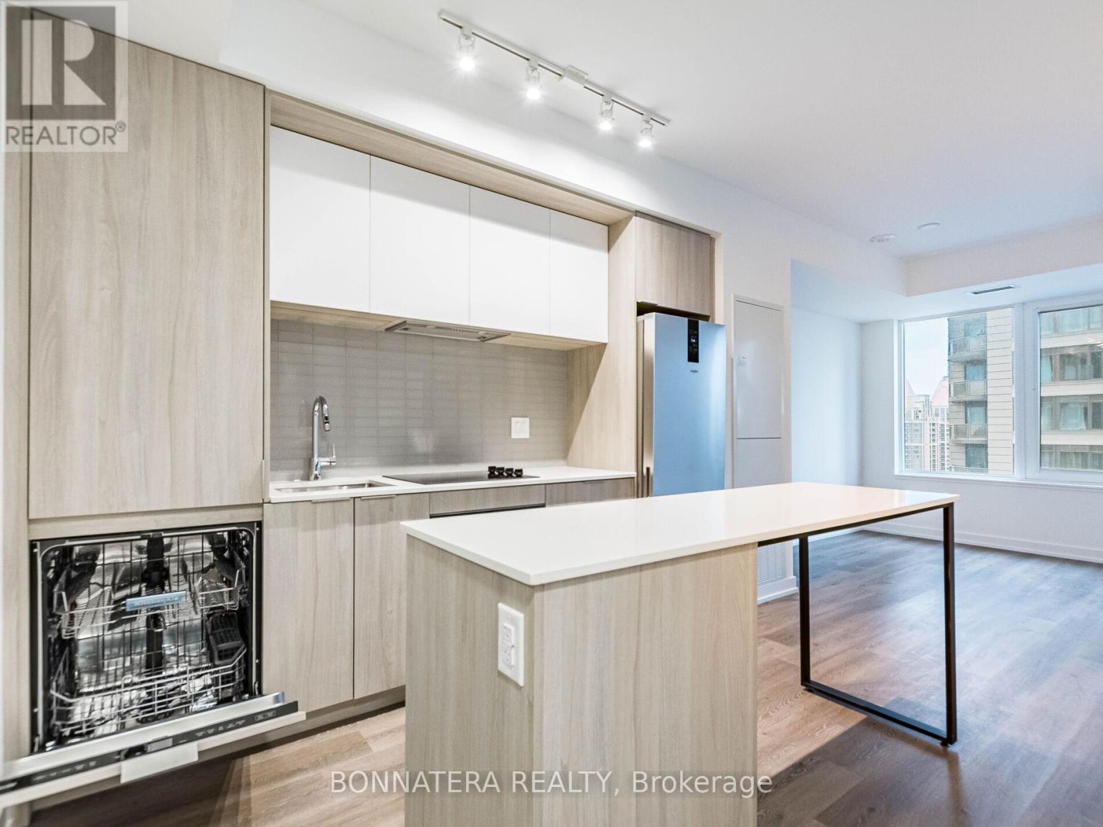 2307 - 395 Square One Drive, Mississauga, Ontario  L5B 0P6 - Photo 28 - W12585688