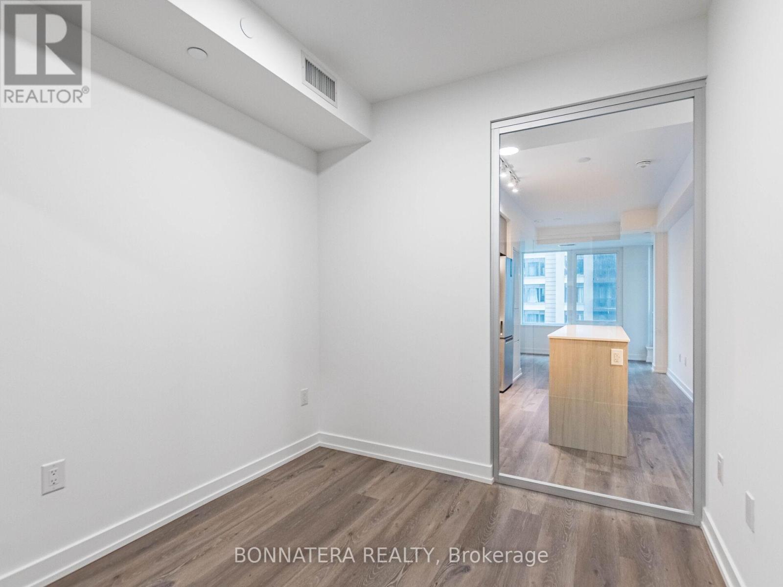 2307 - 395 Square One Drive, Mississauga, Ontario  L5B 0P6 - Photo 32 - W12585688