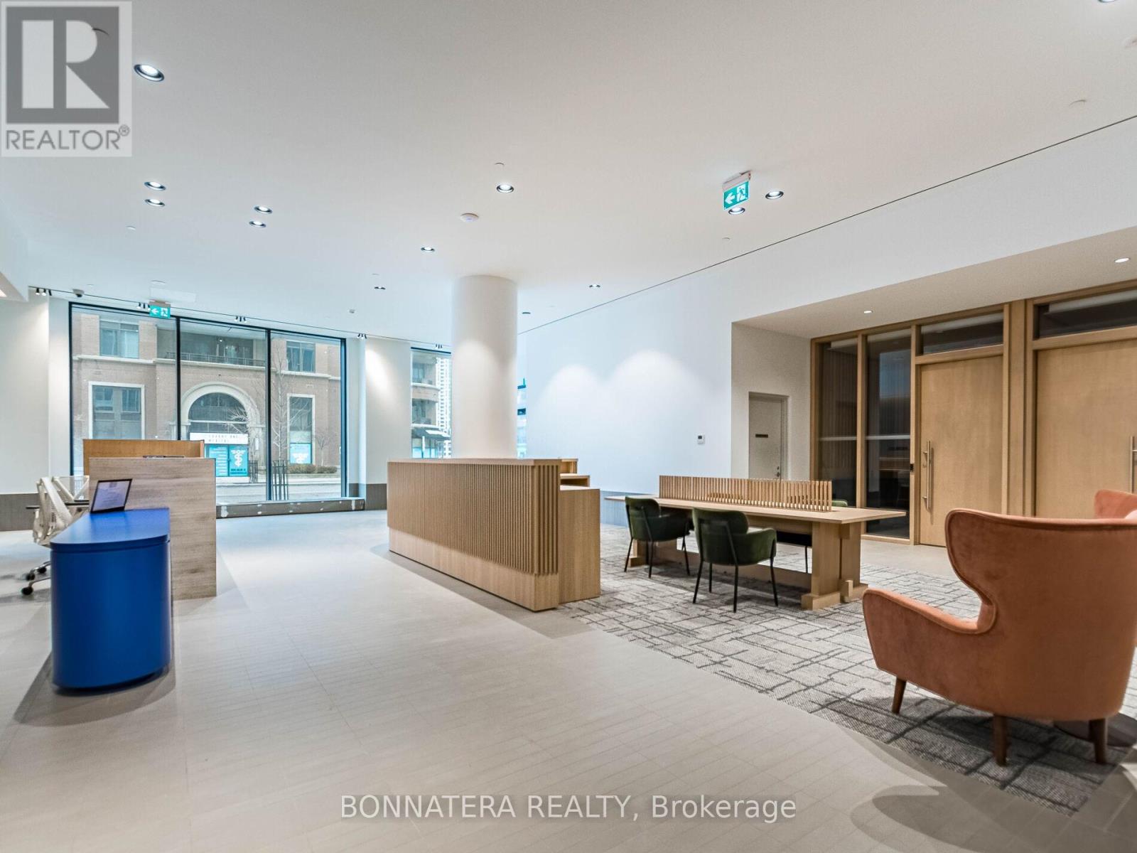 2307 - 395 Square One Drive, Mississauga, Ontario  L5B 0P6 - Photo 7 - W12585688