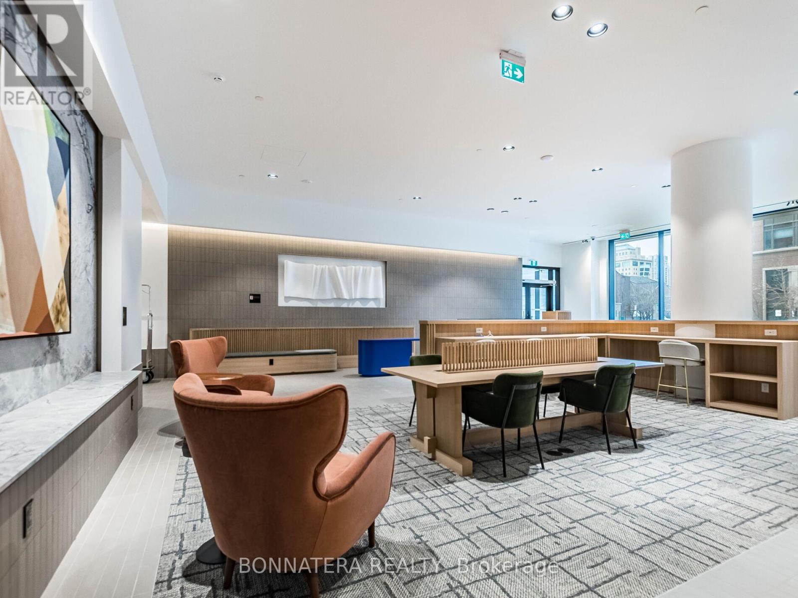 2307 - 395 Square One Drive, Mississauga, Ontario  L5B 0P6 - Photo 8 - W12585688