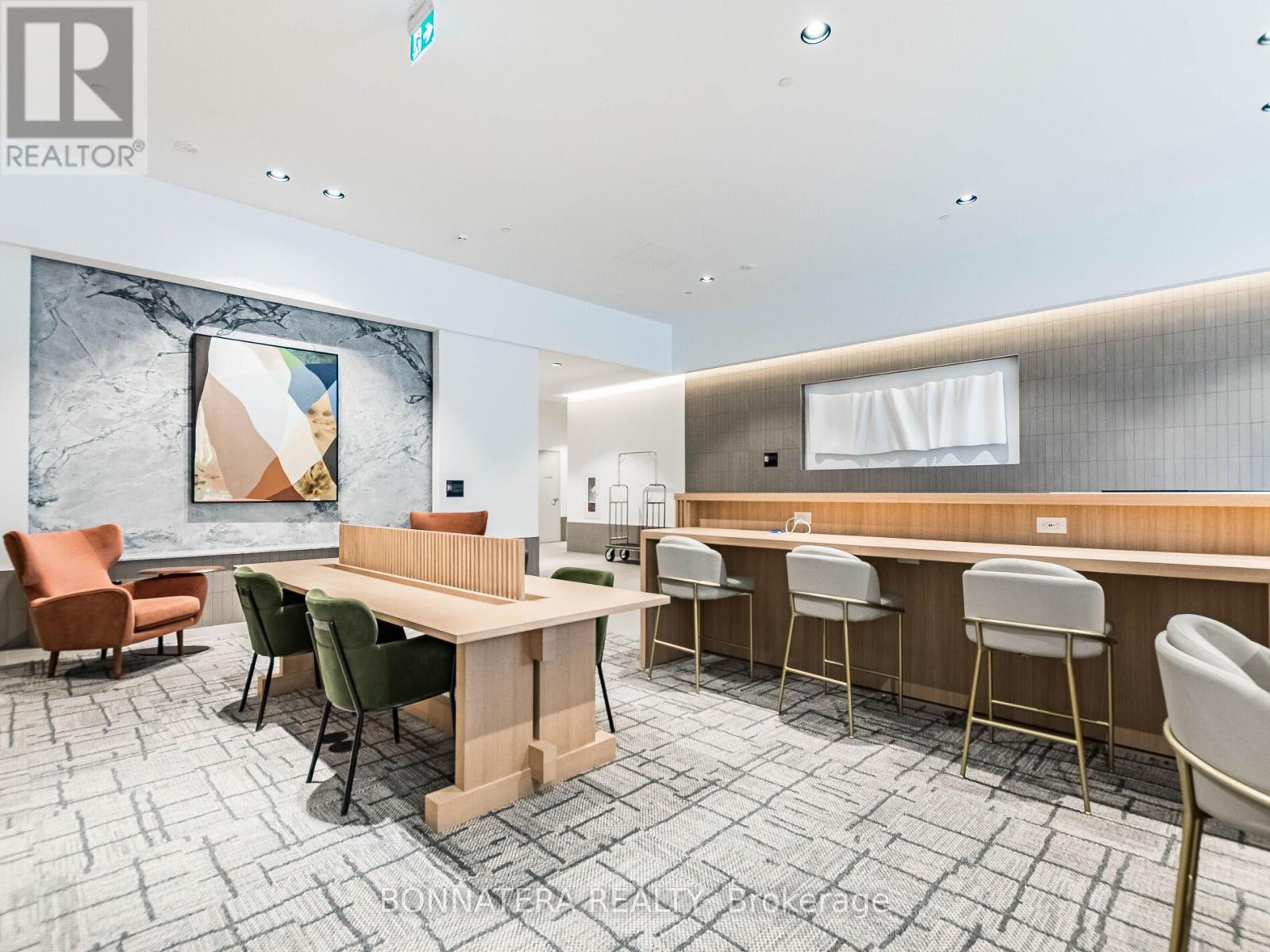 2307 - 395 Square One Drive, Mississauga, Ontario  L5B 0P6 - Photo 9 - W12585688