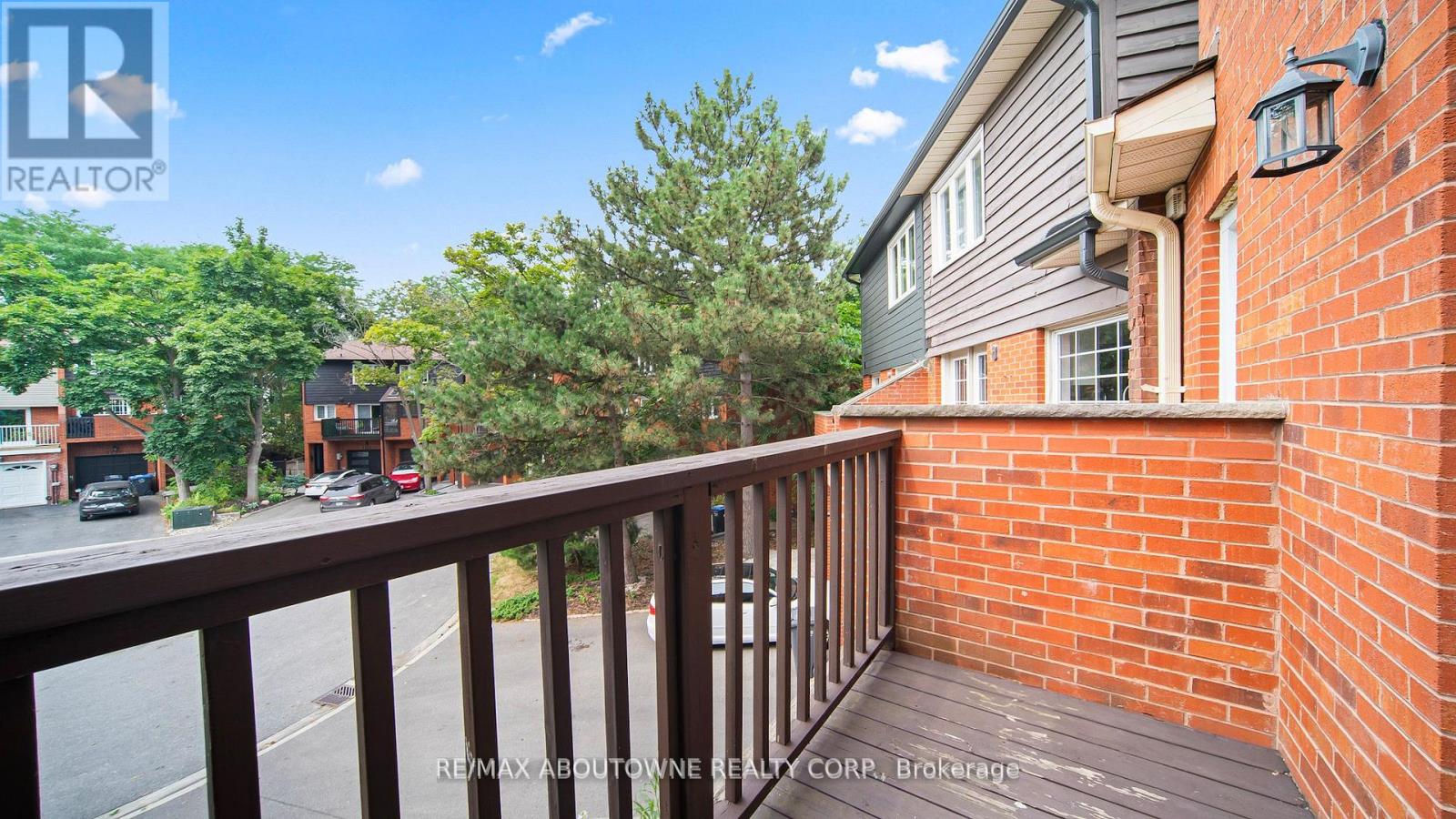 1228 Cornerbrook Place, Mississauga, Ontario  L5C 3J4 - Photo 16 - W12585700