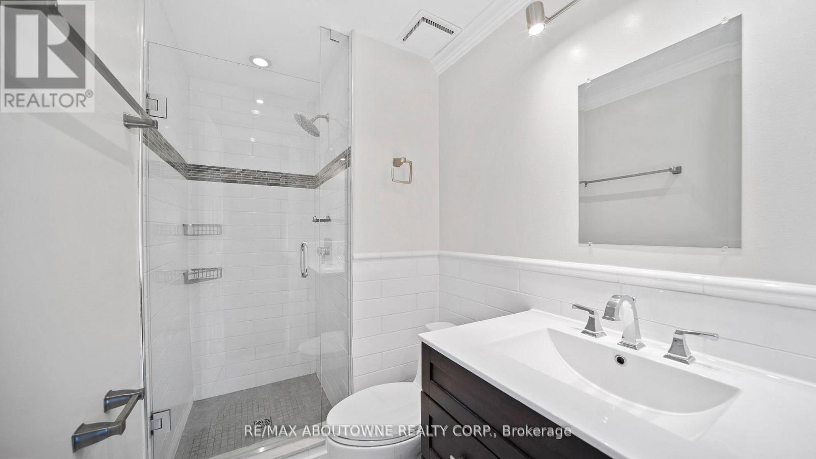 1228 Cornerbrook Place, Mississauga, Ontario  L5C 3J4 - Photo 22 - W12585700