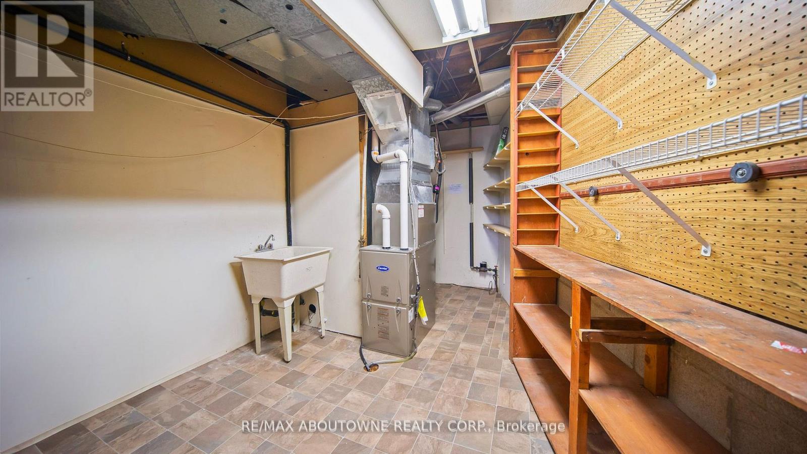 1228 Cornerbrook Place, Mississauga, Ontario  L5C 3J4 - Photo 32 - W12585700