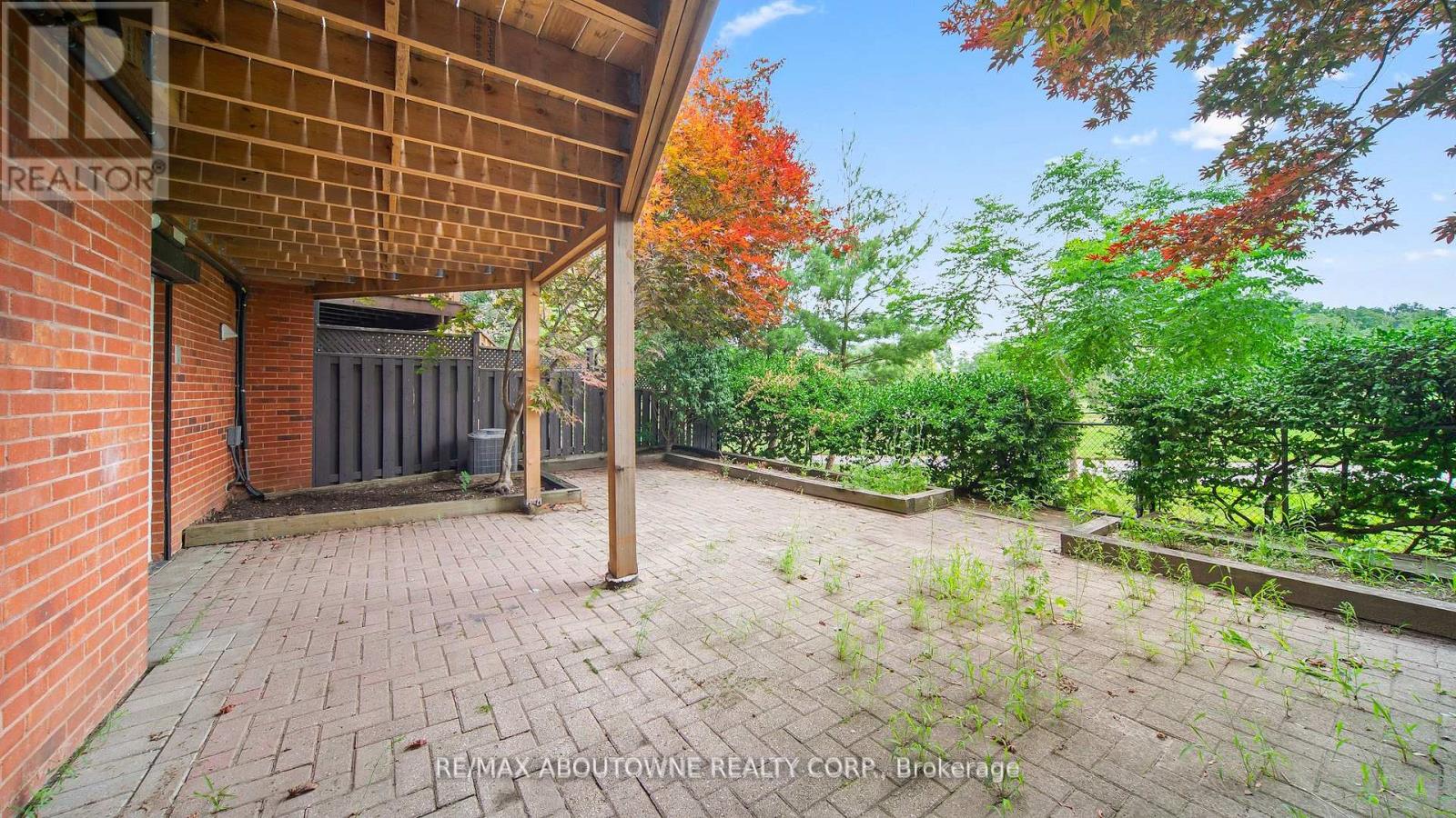 1228 Cornerbrook Place, Mississauga, Ontario  L5C 3J4 - Photo 34 - W12585700