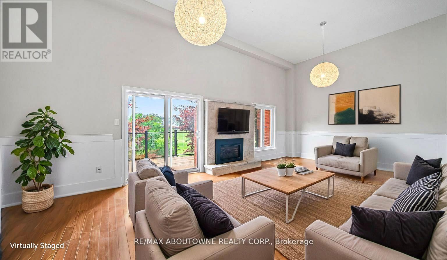 1228 Cornerbrook Place, Mississauga, Ontario  L5C 3J4 - Photo 5 - W12585700