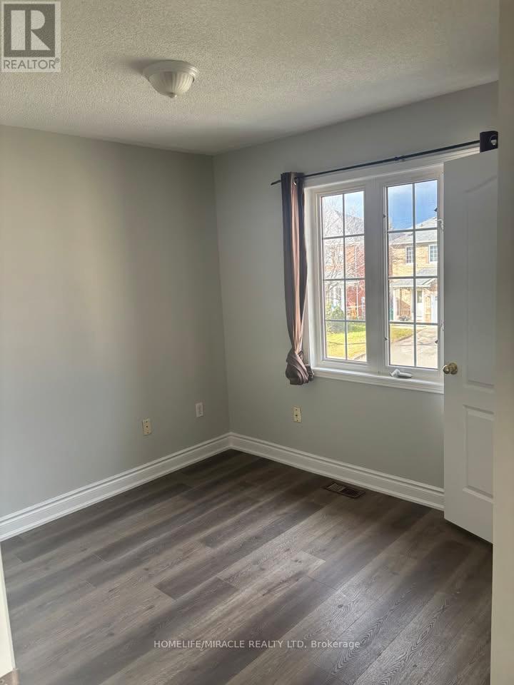 26 Tanglemere Crescent, Brampton, Ontario  L7A 1R8 - Photo 10 - W12585714