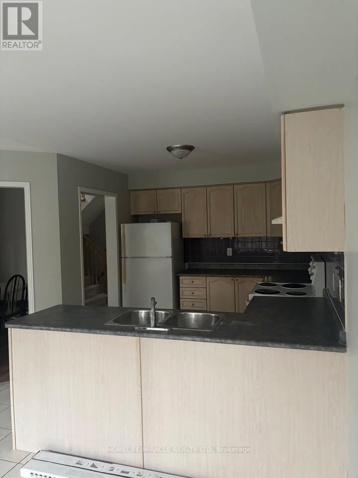 26 Tanglemere Crescent, Brampton, Ontario  L7A 1R8 - Photo 6 - W12585714