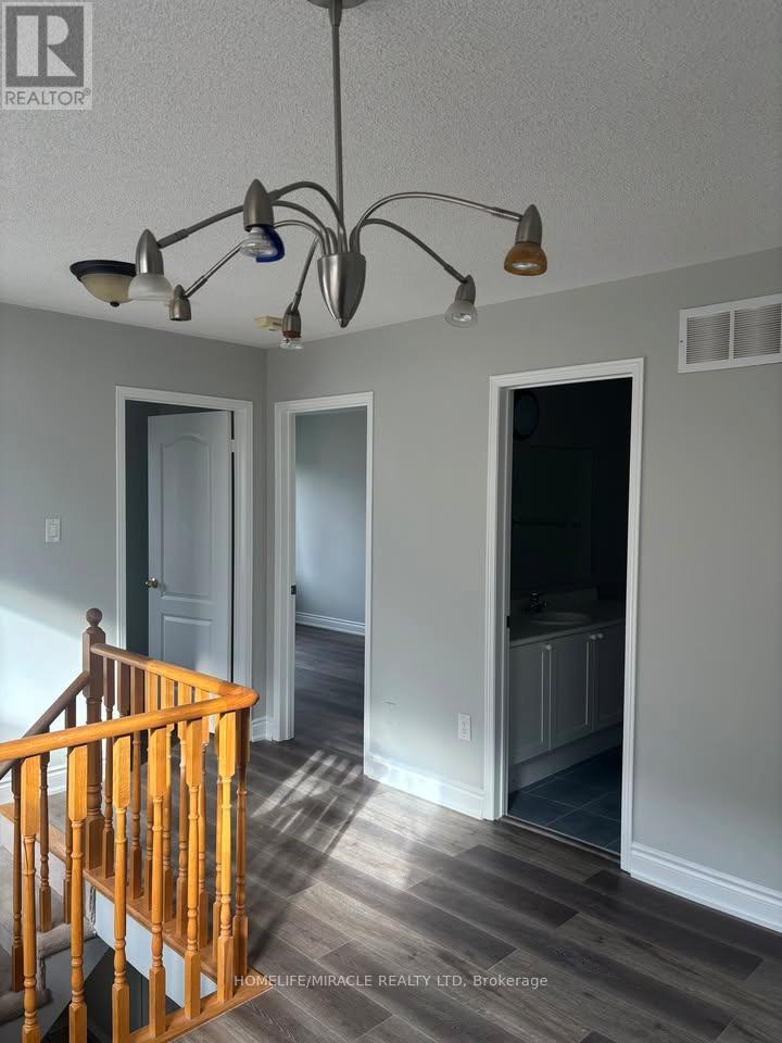 26 Tanglemere Crescent, Brampton, Ontario  L7A 1R8 - Photo 9 - W12585714