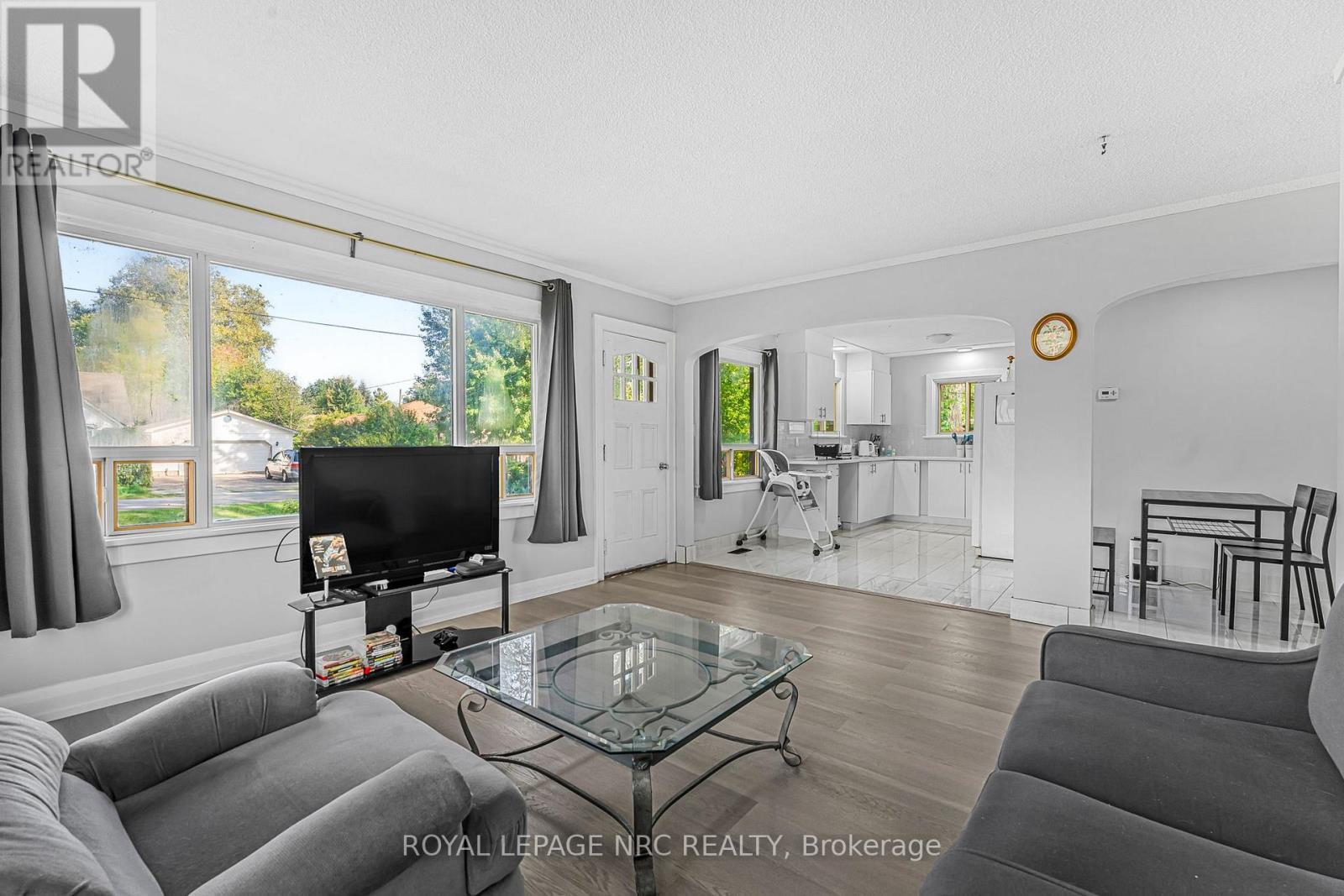 207 Elmwood Avenue, Fort Erie, Ontario  L0S 1B0 - Photo 5 - X12585880