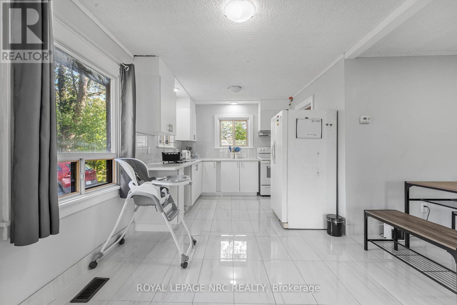 207 Elmwood Avenue, Fort Erie, Ontario  L0S 1B0 - Photo 8 - X12585880