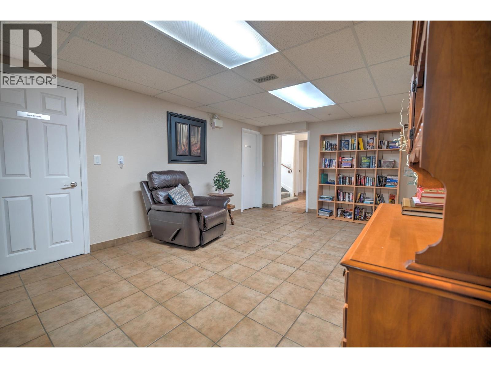 6373 Hillcrest Place, Prince George, British Columbia  V2N 5R1 - Photo 6 - C8072925