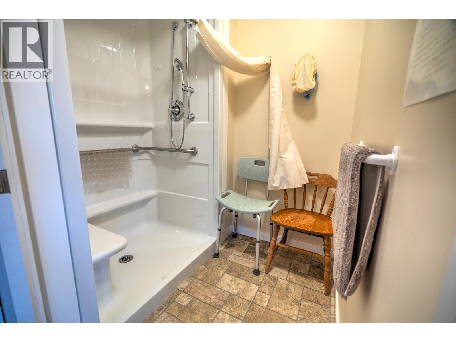 6373 Hillcrest Place, Prince George, British Columbia  V2N 5R1 - Photo 15 - C8072925